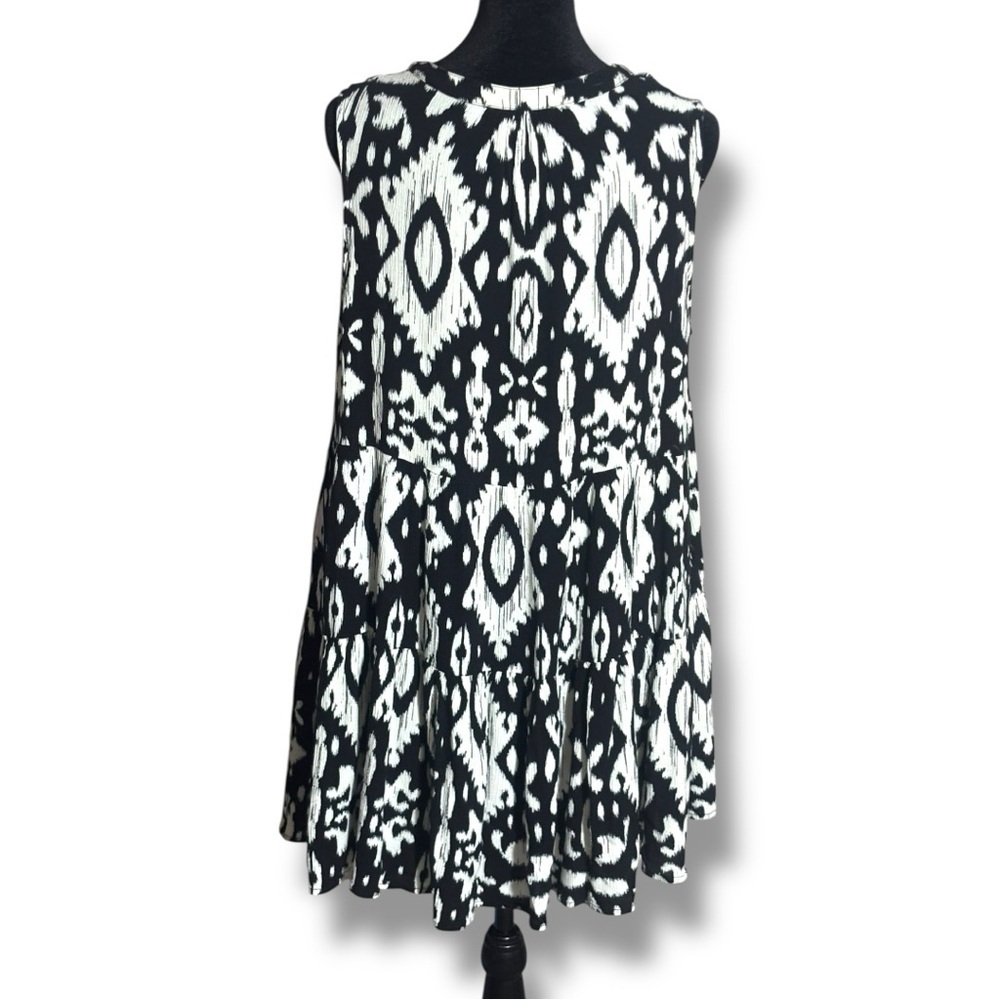 Steve Madden Black and White Aztec Patterned Sleeveless Tiered V-neck Tunic top - Picture 6 of 16